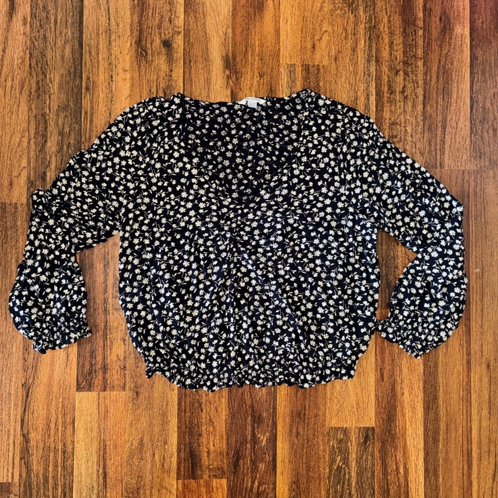 American Eagle Navy Blue Floral V-Neck Crop Blouse XL Long Sleeve Ruffle Cuff